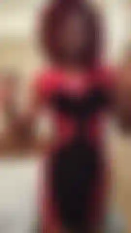 Ropa desnuda striptease.