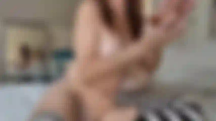 Pidiendo calcetines de polla para hablar sucio.