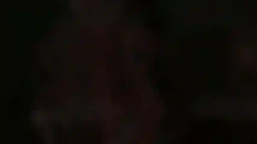 Pajeate hasta mis pechos.