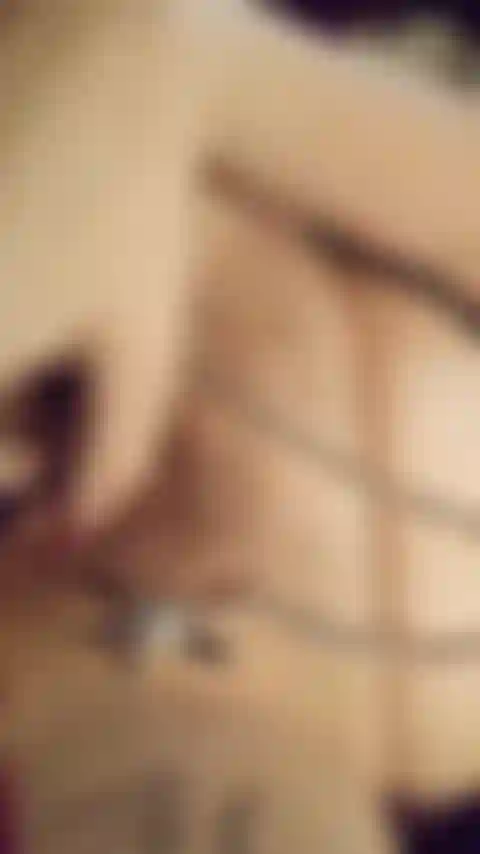 Esclava, abusos y juguetes con clítoris.