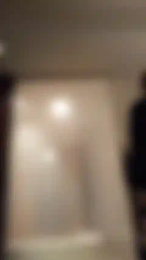 Se burla sensual de la caja de sombras del gatito gótico. Culona, ​​tetas turgentes.