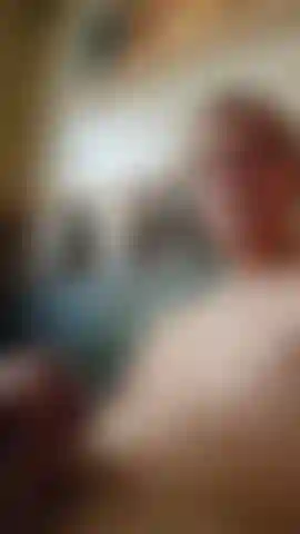 Jugando fumando.