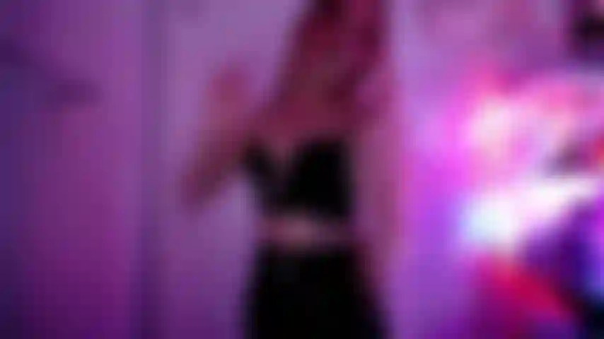 La fiesta ep. 2 Acosada en el baño [femdom pov, humillación, cbt, cei].