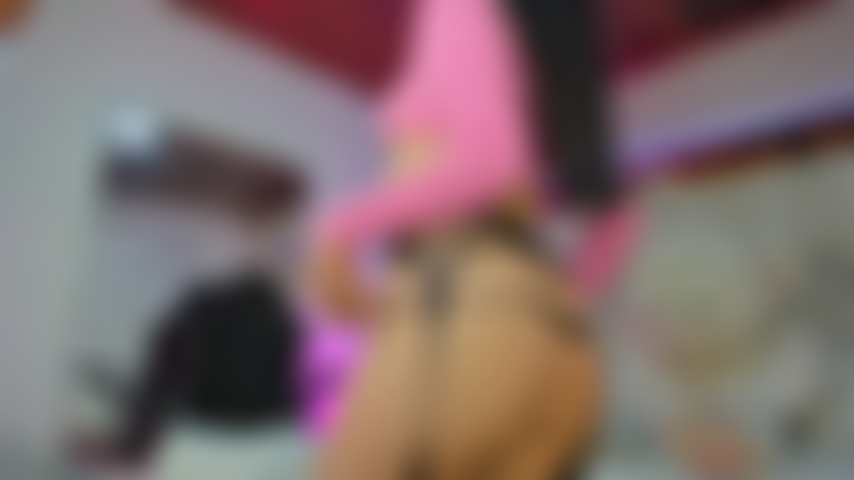 Striptease, deliciosa mamada y follada de mi coño con mis dedos.