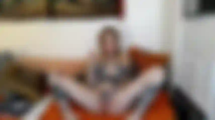 ( Muda) corriéndome con mi vibrador, punta de vibrador en el culo y mi coño relleno en una sesión de cámara.