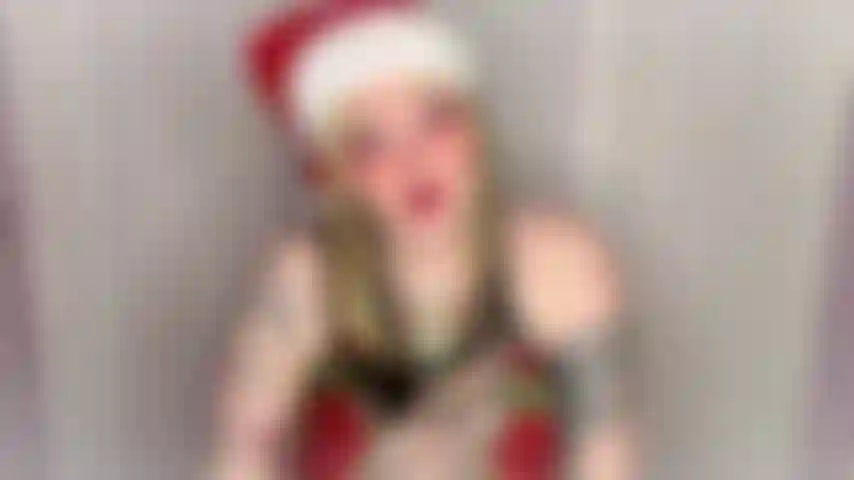 Informa bukkake de elfo del centro comercial gay, estás en el centro comercial para hacer algunas compras navideñas de último minuto. El papá noel del centro comercial está allí, con un equipo de elfos muy aficionados ayudándolo. Vas al baño y un elfo te sigue. Luego más. Y más. Y más.