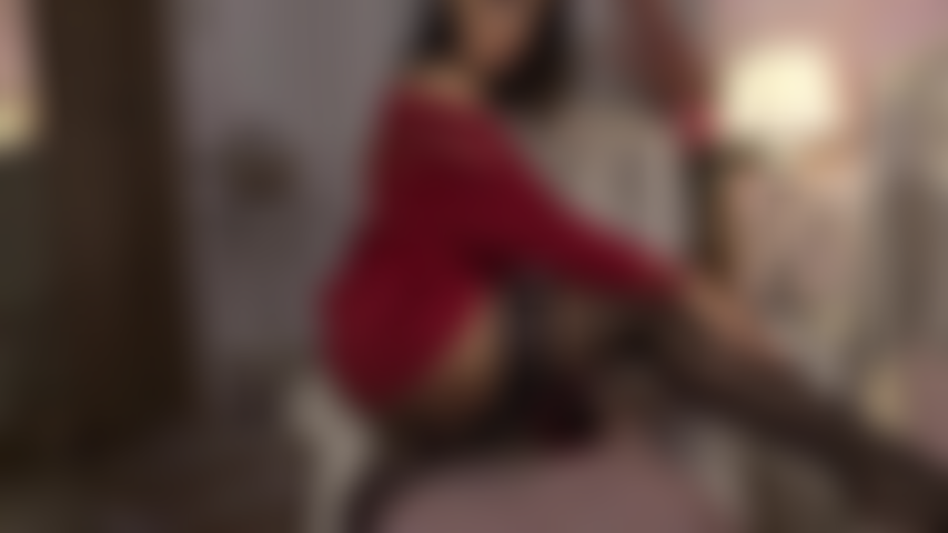 Cabalgándote en mis medias de seda.