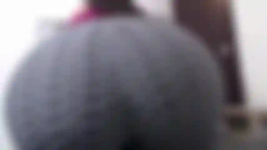 Adora mi culo en leggins.