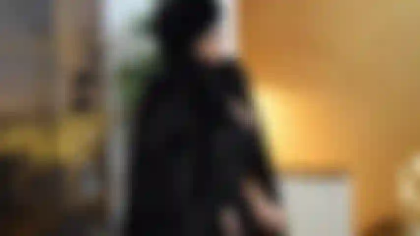 Abrigo de piel negro.