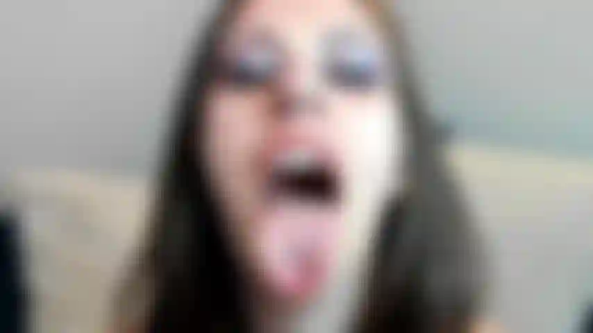 Lengua afuera esperando tu semen.