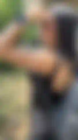 Dios mío, alguien está encima de mi espalda (upskirt).