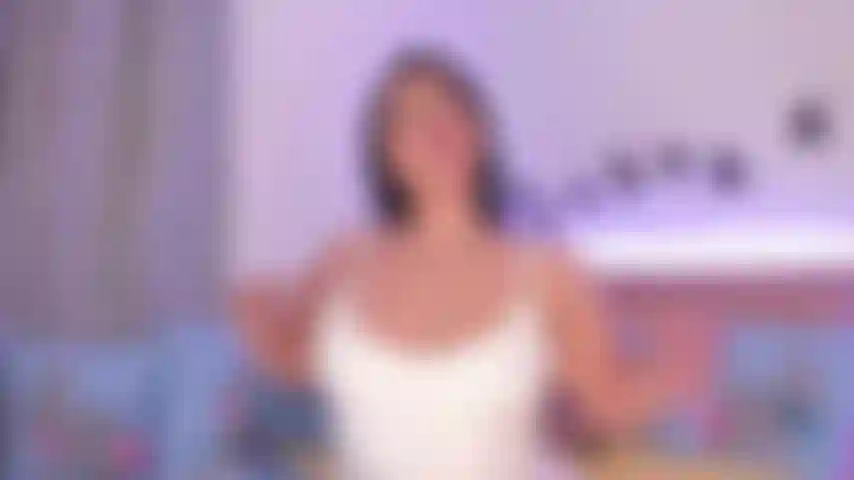 Latina de gran botín tomando una polla al estilo perrito!