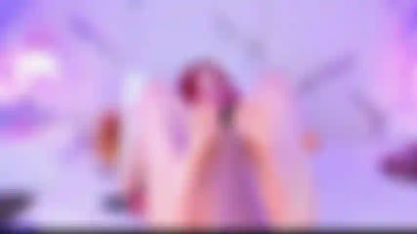 I want you to get turned on watching how my feet wrap around my toy... how I squeeze it, move it up and down... imagining that it's your hard, delicious cock