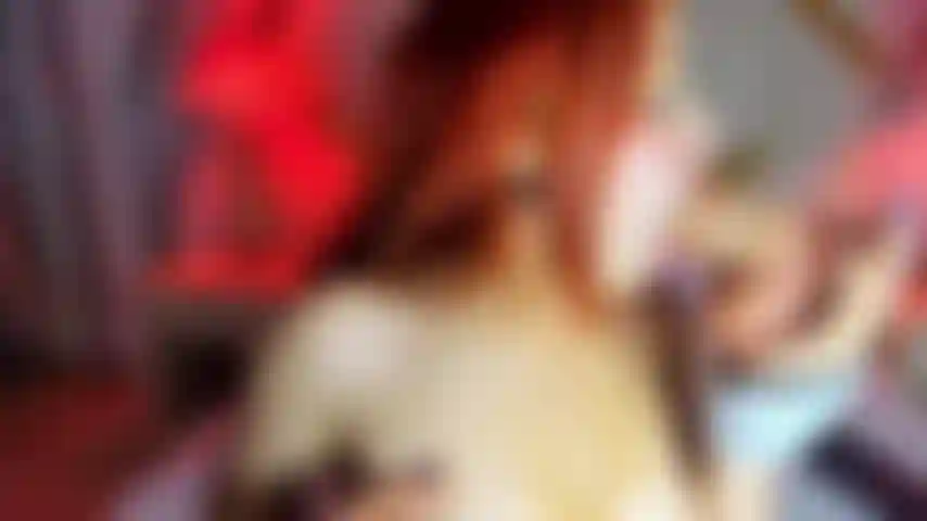 Follo mi boca caliente y siento mi lengua caliente.