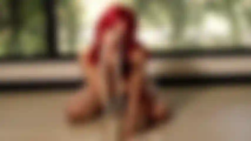 Siente la cuerda apretarse contra mi piel desnuda, trazando mis curvas mientras me atas sin piedad... Imagina mi cuerpo temblando de puro placer.