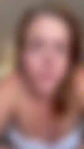Castigo por mal comportamiento . Contacto visual y joi con primer plano de tetas y coño.