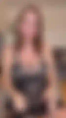 Mira el video que le envié a mi sexy novia portuguesa.. Ella lo verá y se hará correrse con sus dedos o vibrador.