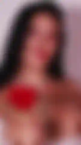 Tetas grandes y brillantes.