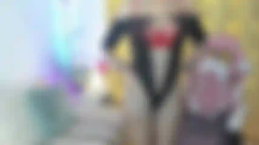 Dándome placer a mi coño peludo con mis dedos.