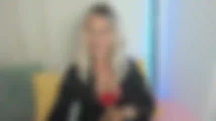 Follando mi consolador en múltiples posiciones, toqueteando mi culo.