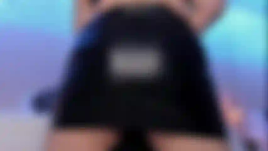 Montando tu jugosa y dura polla.