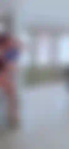 Feel the engine's vibration as my curves keep bouncing, can you imagine sitting in the back enjoying this wild sway?