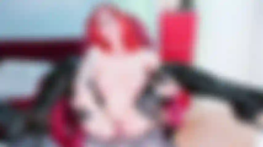 Multi squirt... Completamente desnuda, solo botas brillantes por encima de la rodilla...