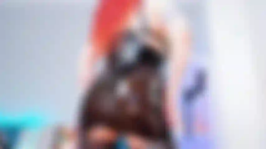 Falda semi transparente espalda latex asmr.