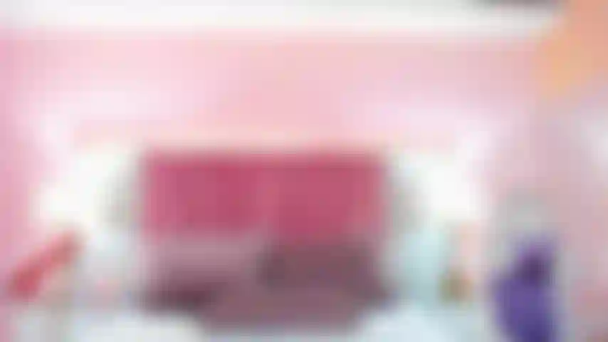 Cabalgando su polla como una puta insaciable al frente y al revés.