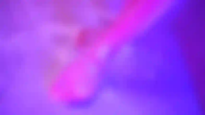 Disfruta la sensación que recorre mis pies.