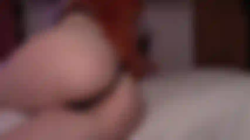 Primer juego anal (dedos).