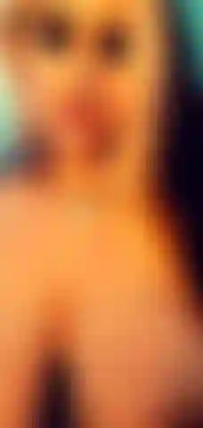 Lamiendo mis tetas y chupando bbc dildo.