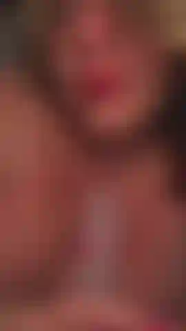 Mírame babear sobre mi dildo.