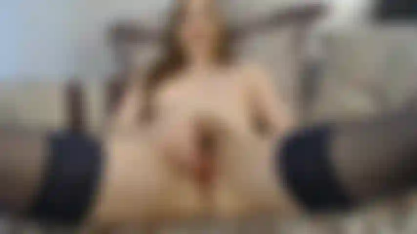 Orgasmo real masturbándome y toqueteando mi coñito peludo.