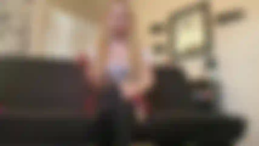 School_girl intenta mejorar su nota.