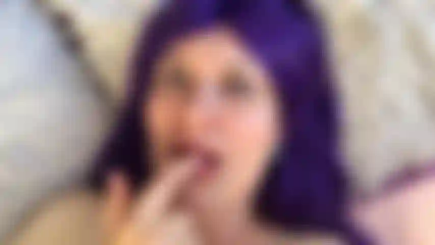 Lamiendo y chupando tetas, pezones, axilas en posición pov, rogándote que te corras.