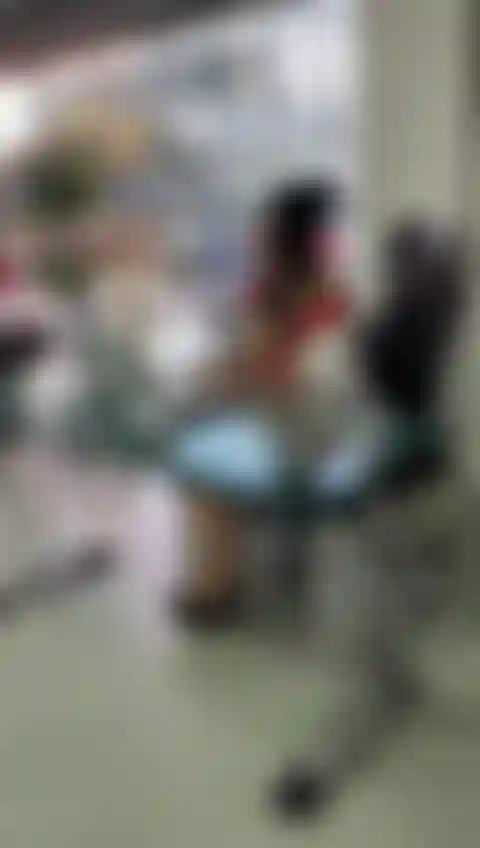 Una secretaria sexy y ardiente.