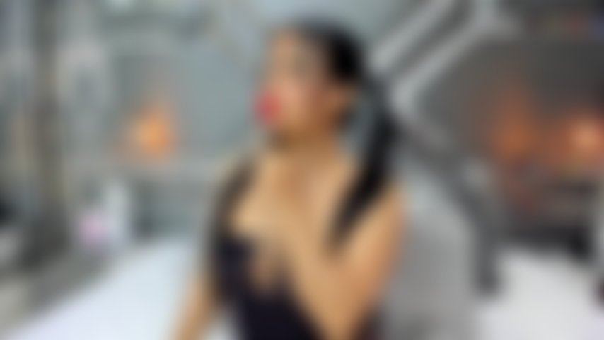 Traviesa y juguetona.