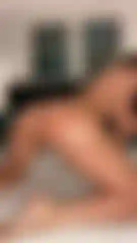 Aceite de bebé desnudo twerk.