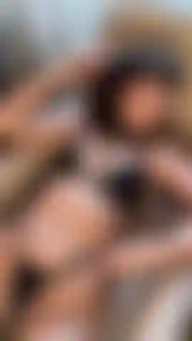 Yo con mi conjunto de lencería de látex y arnés de cadena.