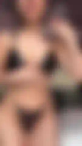 Me engraso los abdominales, el culo y el sujetador con