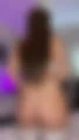 Medias de encaje blanco y lencería de adoración corporal.