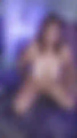 Rompamos mi coño y hagamos saltar mis monstruosas tetas.