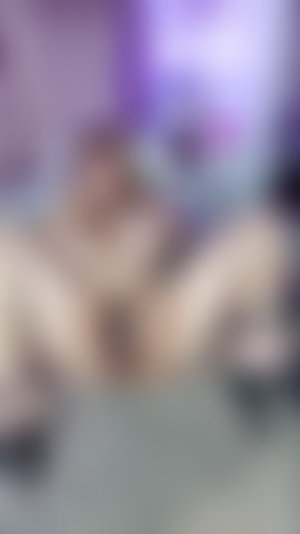 Tacones en mis pies.... Me follo el coño.