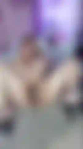 Tacones en mis pies.... Me follo el coño.