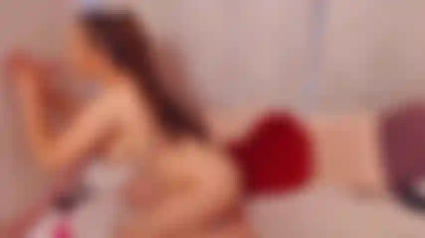 ¿Ves cornudo? ¡Así es como le chupo la gran polla a mi amante frente a ti!