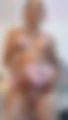 Omg! i am so hot! I had to fuck my ass and my pussy at the same time