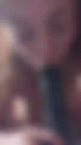 Garganta profunda babosa con una polla negra enorme.