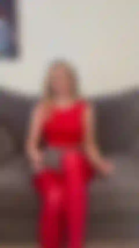 Joi de nailon rojo con consolador.