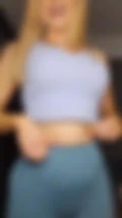 Me estoy quitando la ropa de gimnasia.